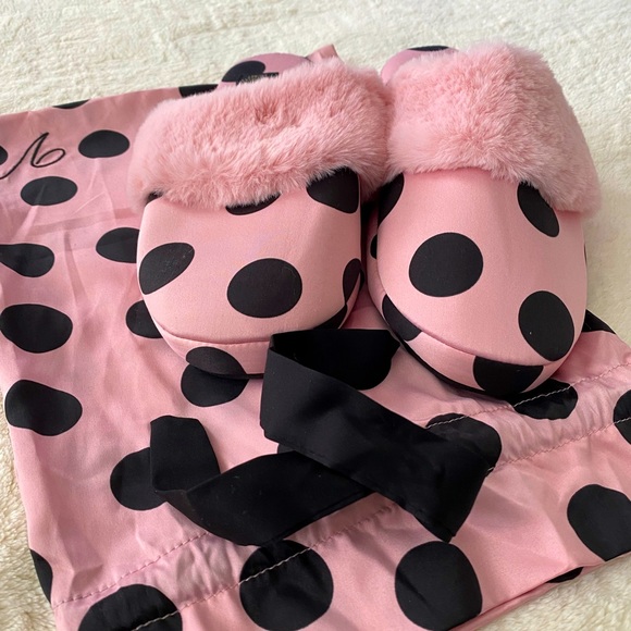 NWOT Victoria Secret Plush Slippers - Picture 1 of 1